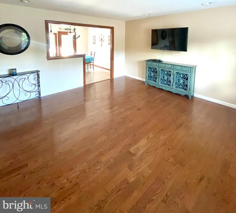 826 Plymouth Dr, Waterford Township NJ exterior