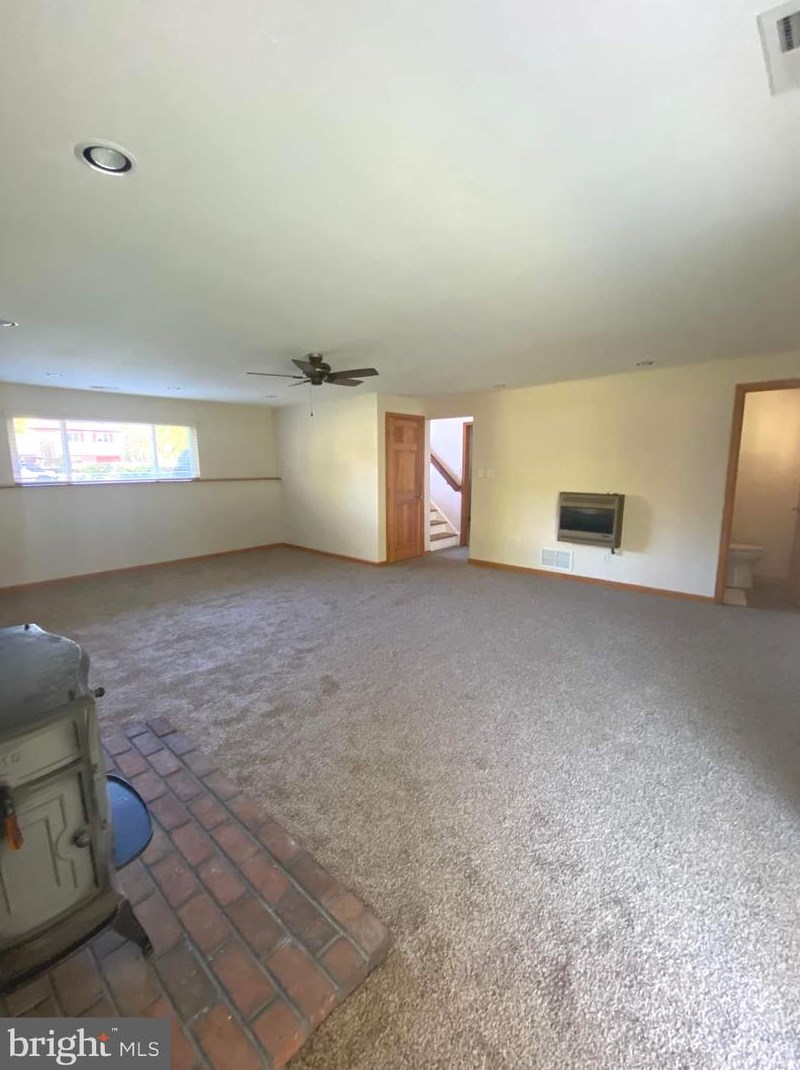 826 Plymouth Dr, Waterford Township NJ exterior