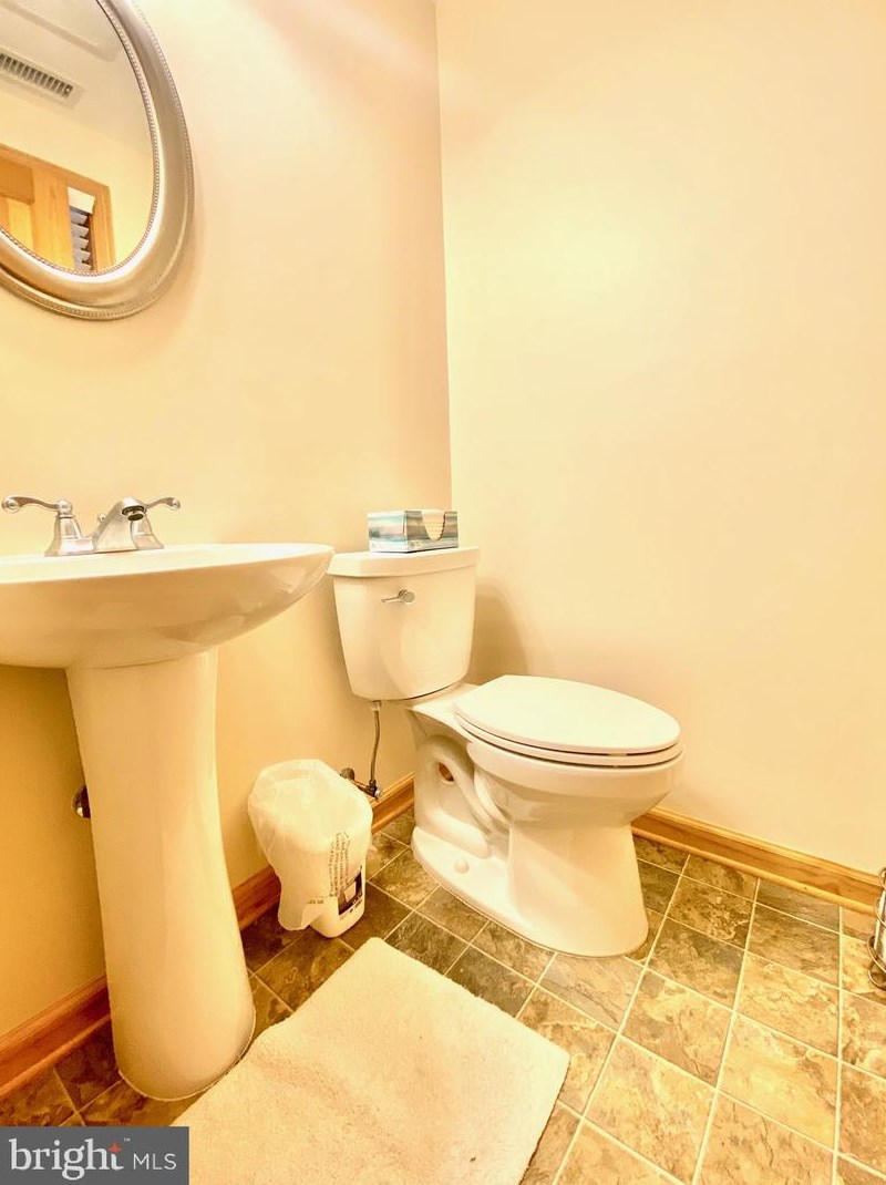 826 Plymouth Dr, Waterford Township NJ exterior