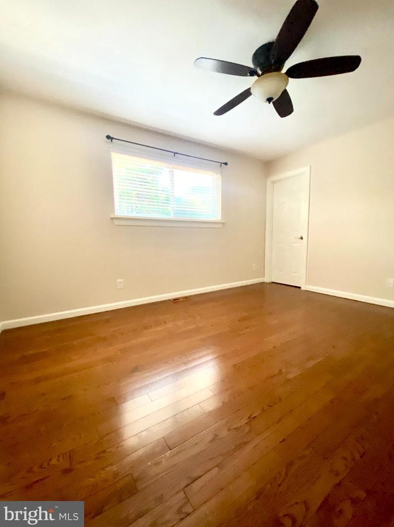 826 Plymouth Dr, Waterford Township NJ exterior