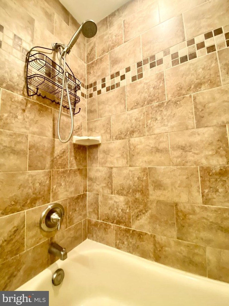 826 Plymouth Dr, Waterford Township NJ exterior