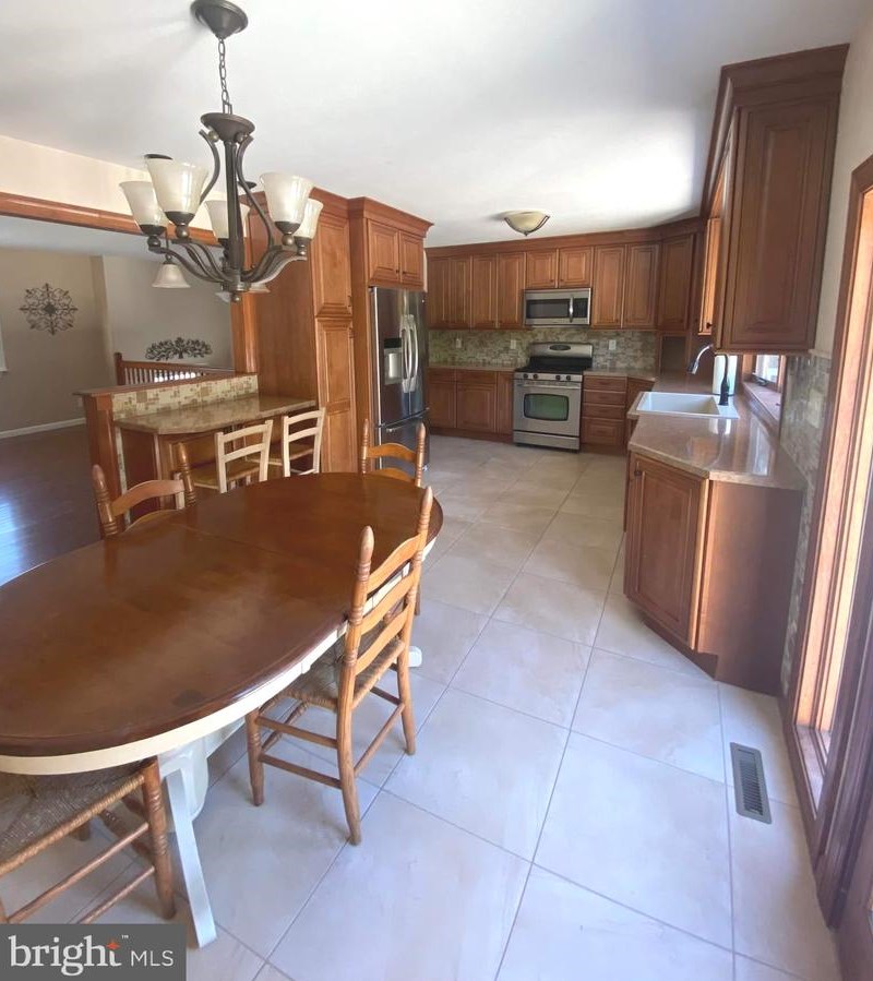 826 Plymouth Dr, Waterford Township NJ exterior