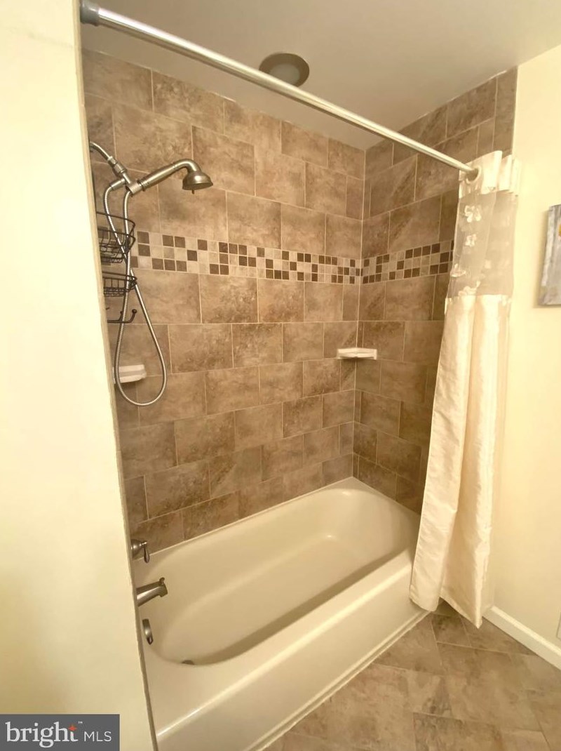 826 Plymouth Dr, Waterford Township NJ exterior