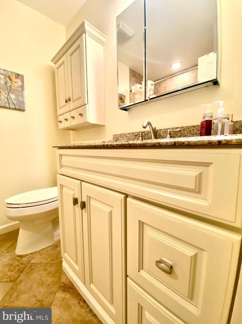 826 Plymouth Dr, Waterford Township NJ exterior