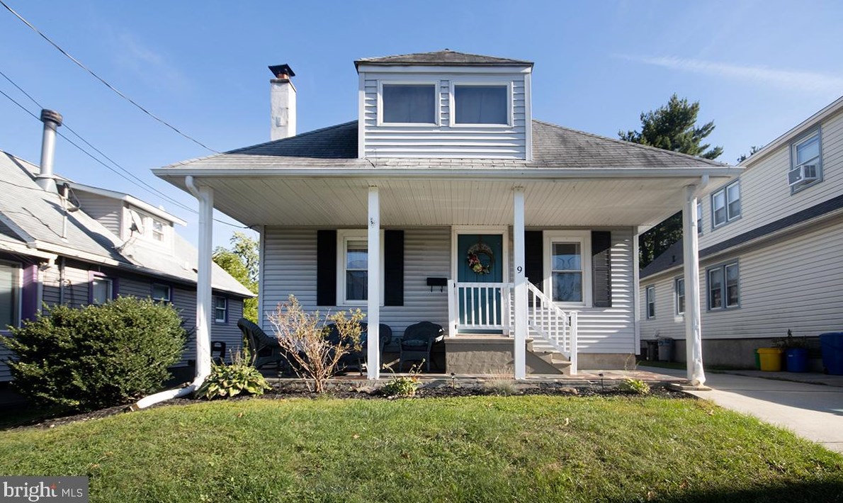 9 E Haines Ave, Barrington, NJ 08007