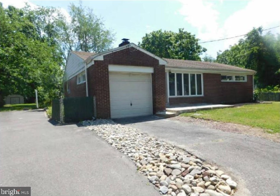 20 E Hodges Ave, Lawnside, NJ 08045