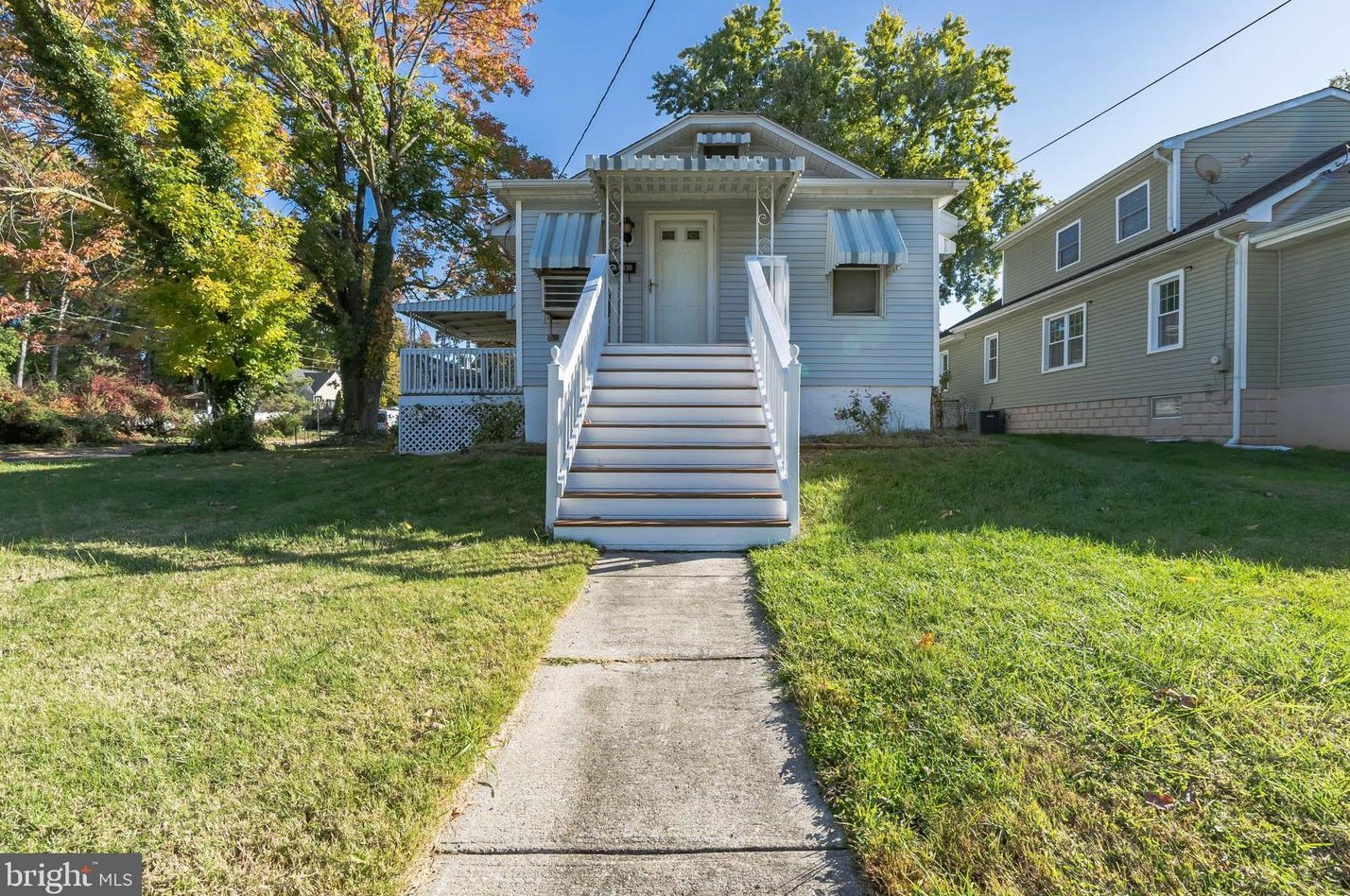 890 Crescent Ave, Runnemede, NJ 08078