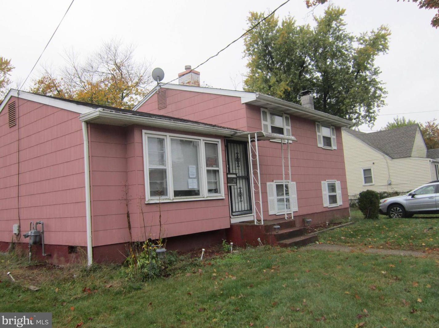 28 Oak Ave, Lawnside, NJ 08045-1627