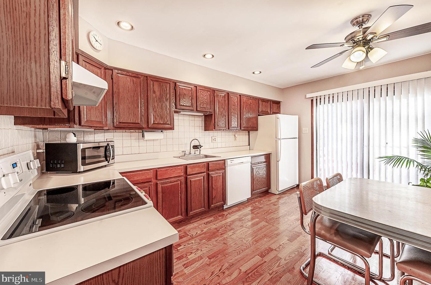 5 Woodstream Dr, Waterford Township NJ 08004-2933 exterior