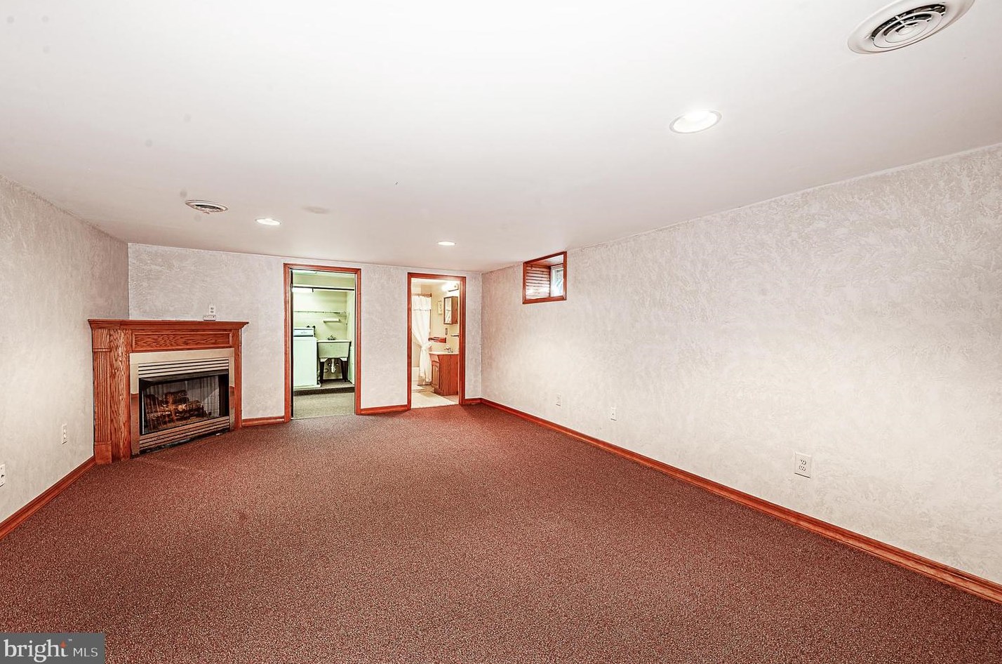 5 Woodstream Dr, Waterford Township NJ 08004-2933 exterior