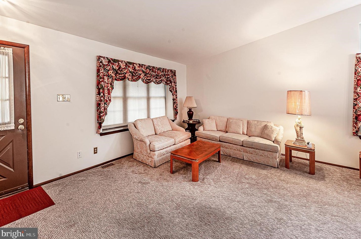 5 Woodstream Dr, Waterford Township NJ 08004-2933 exterior