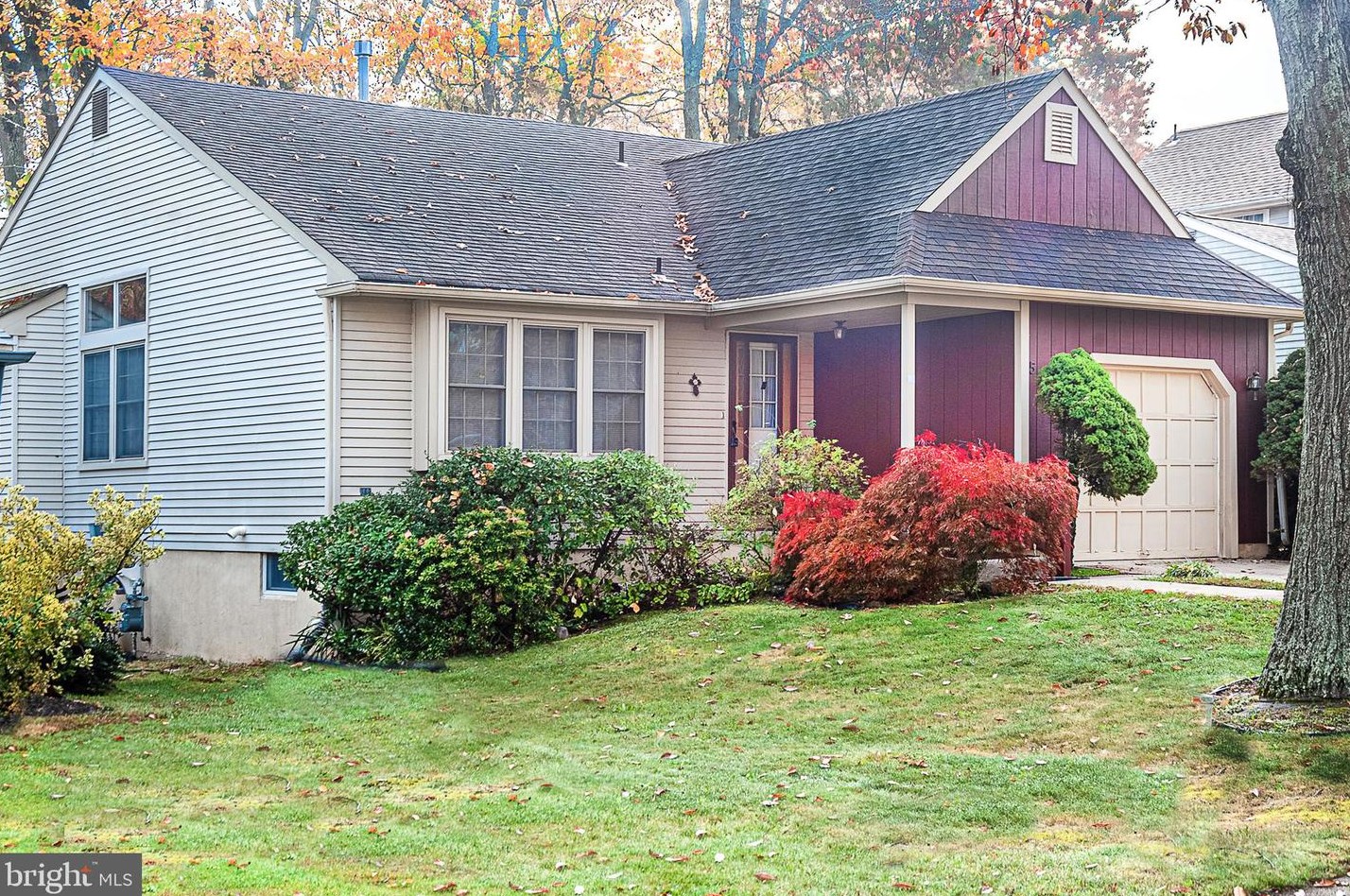 5 Woodstream Dr, Waterford Township, NJ 08004-2911