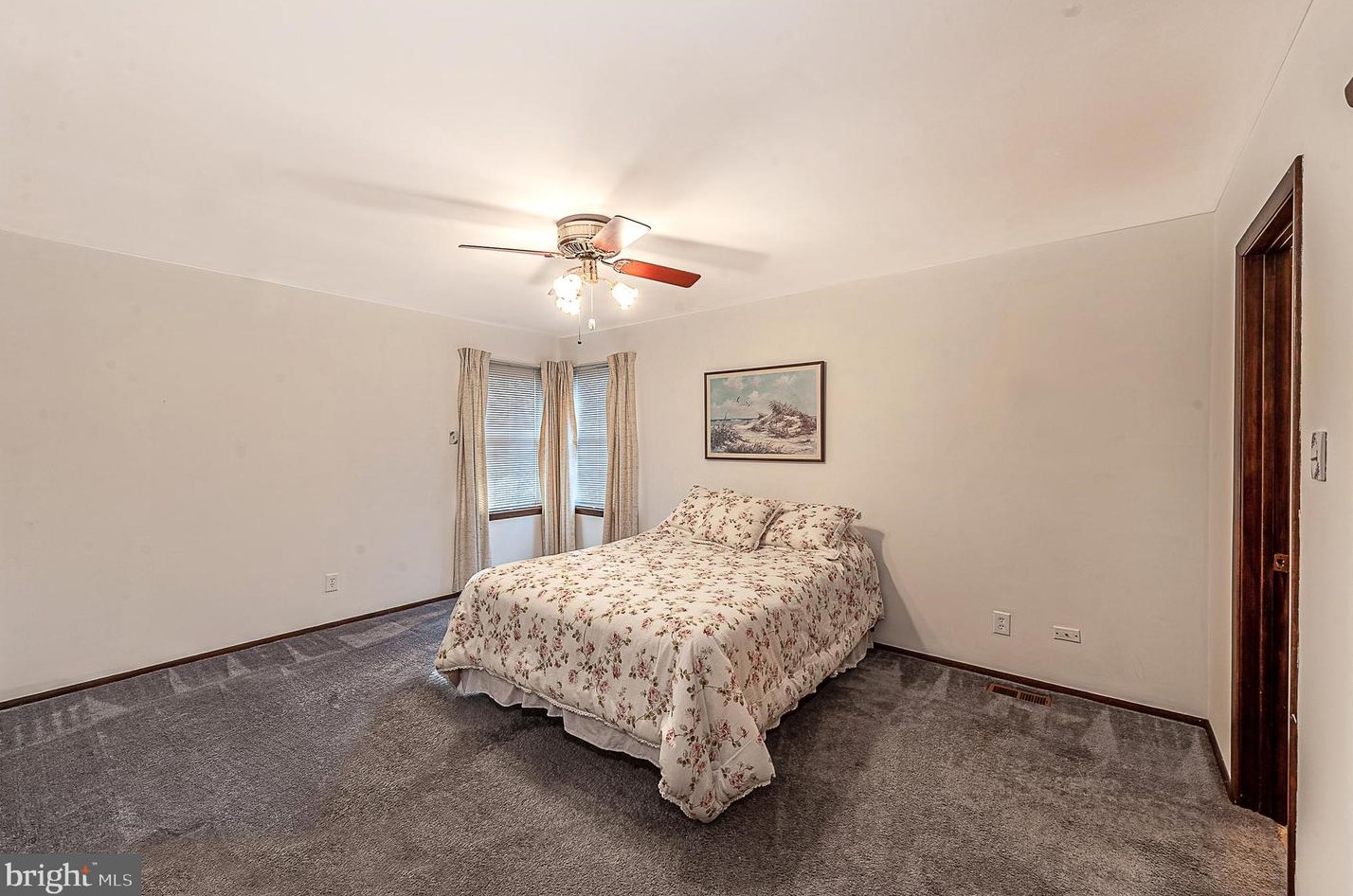 5 Woodstream Dr, Waterford Township NJ 08004-2933 exterior