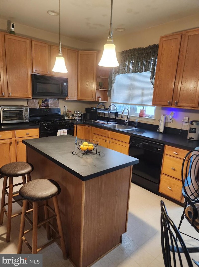 2 Cambridge Ln, Berlin Boro, NJ 08009