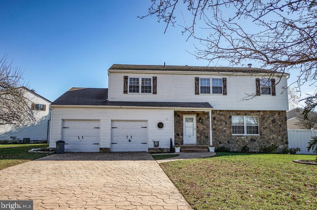 10 Mills Dr, Waterford, NJ 08089