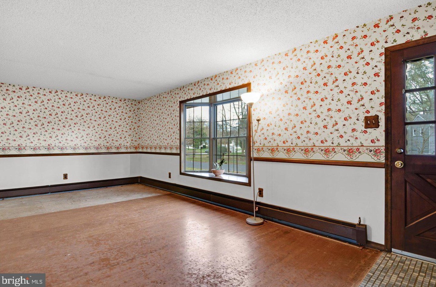 2 Farwood Rd, Gibbsboro, NJ 08026-1412