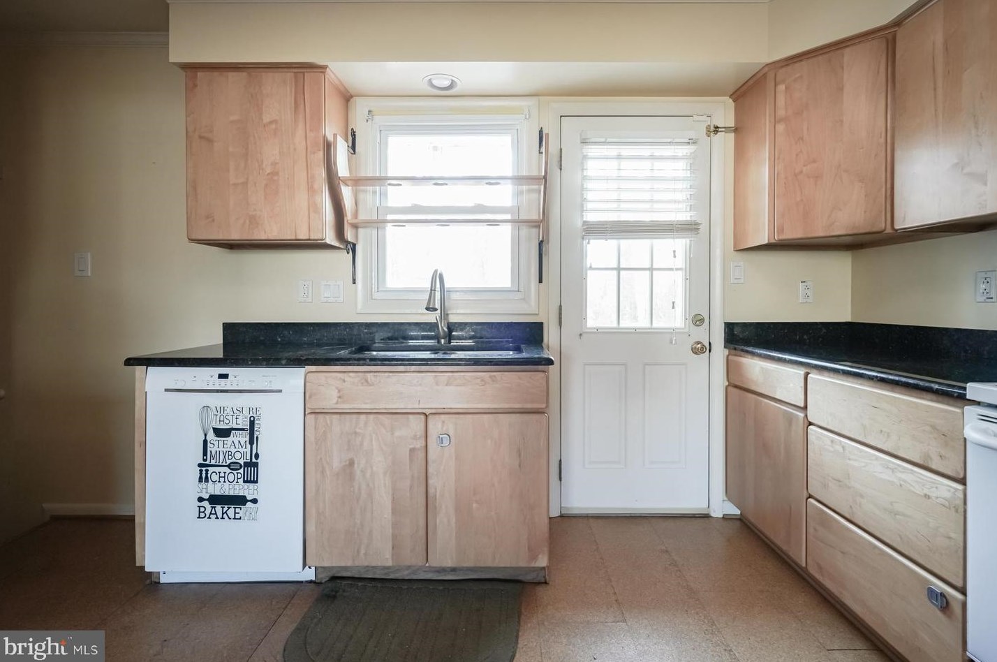 2304 Auburn Ave, Waterford Township NJ 08004-1722 exterior