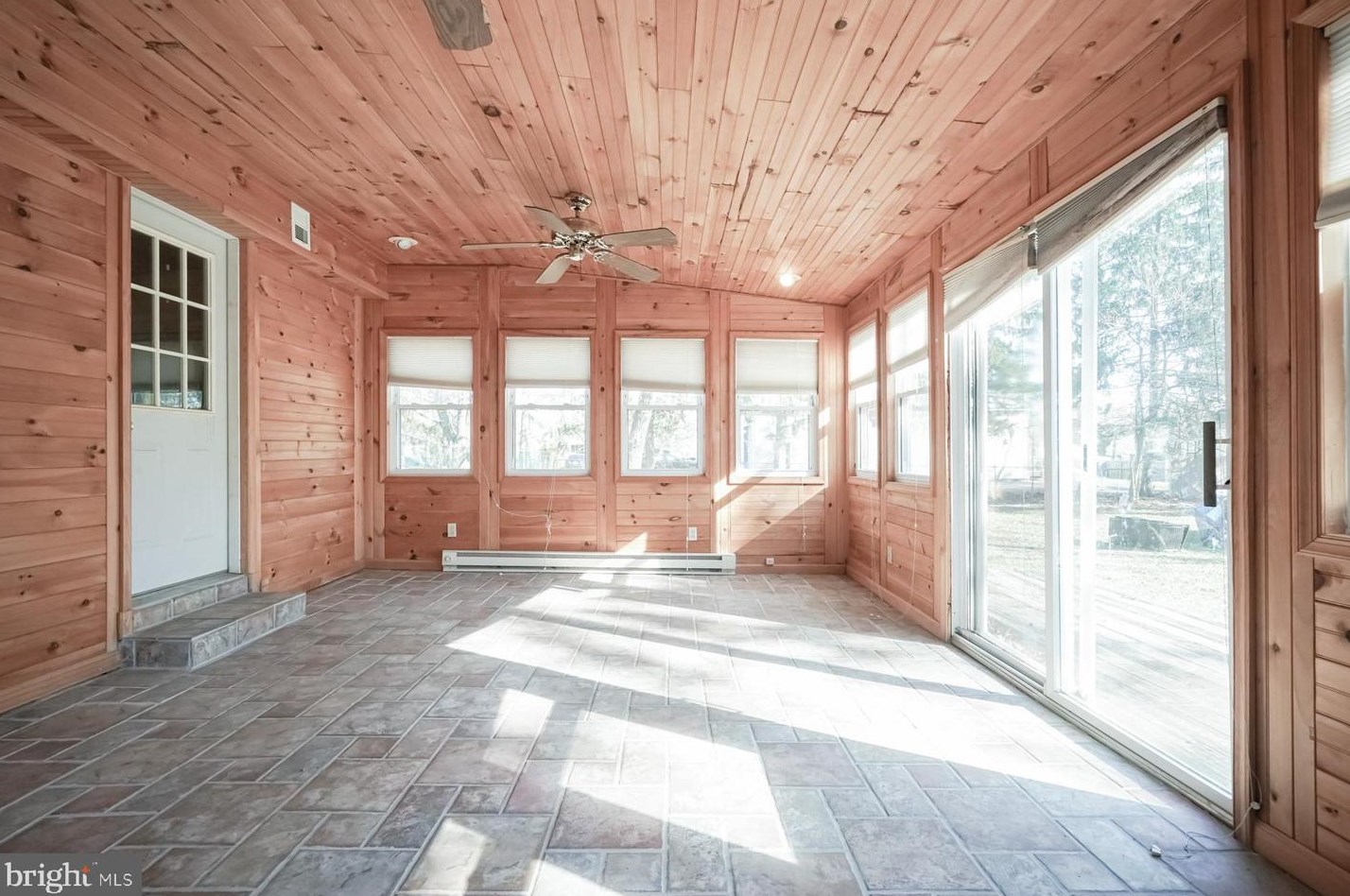 2304 Auburn Ave, Waterford Township NJ 08004-1722 exterior