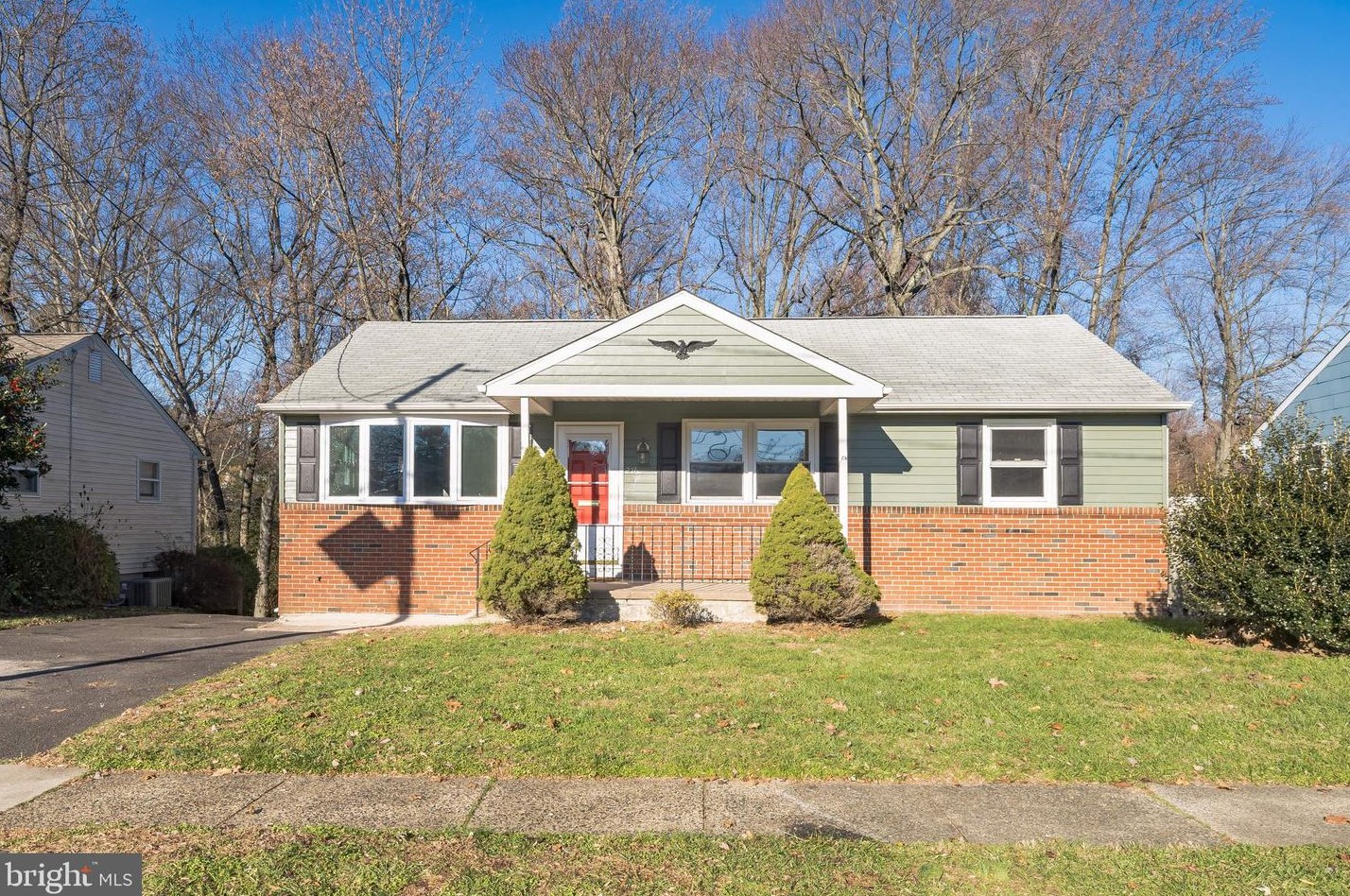 216 Otter Branch Dr, Magnolia, NJ 08049-1532