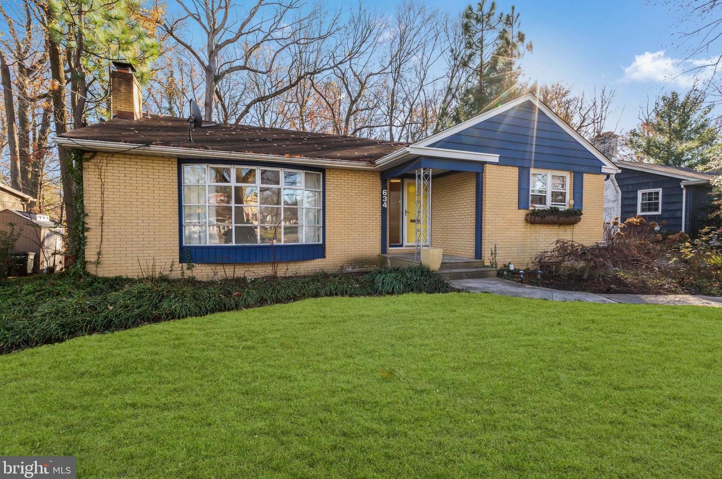 634 S Edge Park Dr, Tavistock, NJ 08033