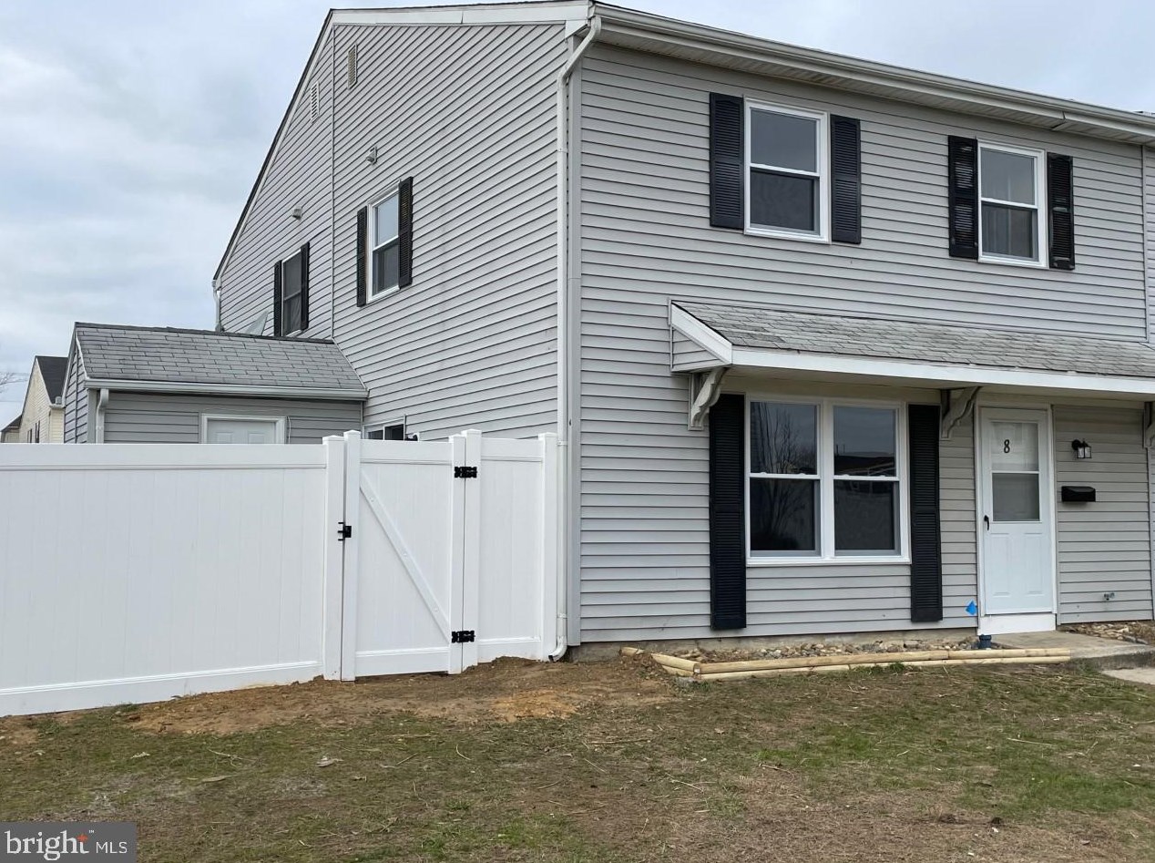 8 Lerner Ct, Erial, NJ 08081