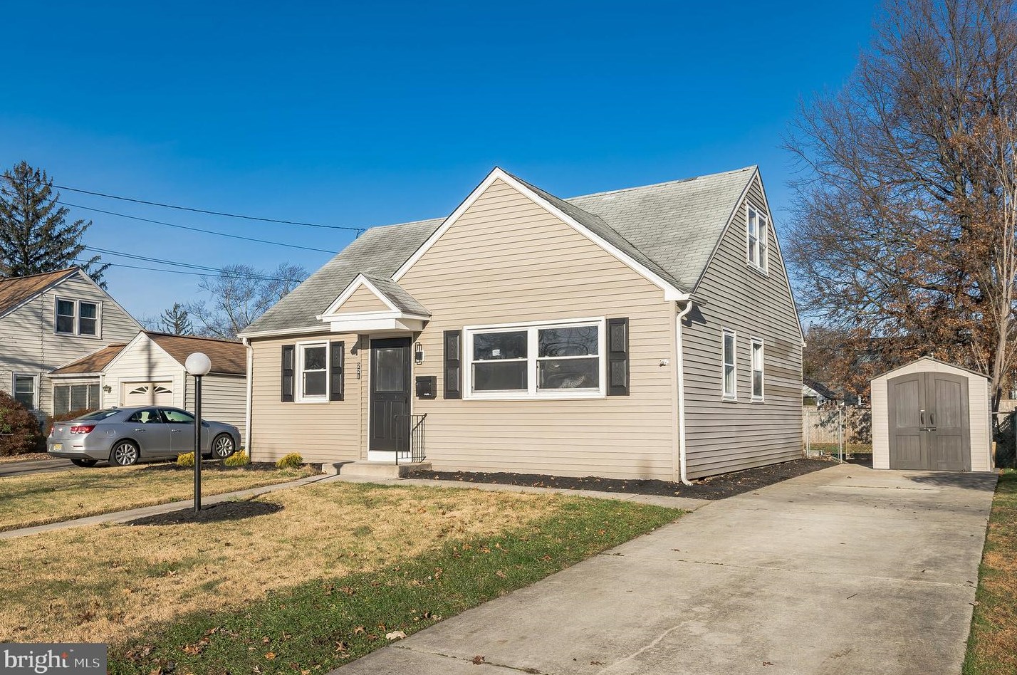 221 W Gloucester Pike, Barrington, NJ 08007