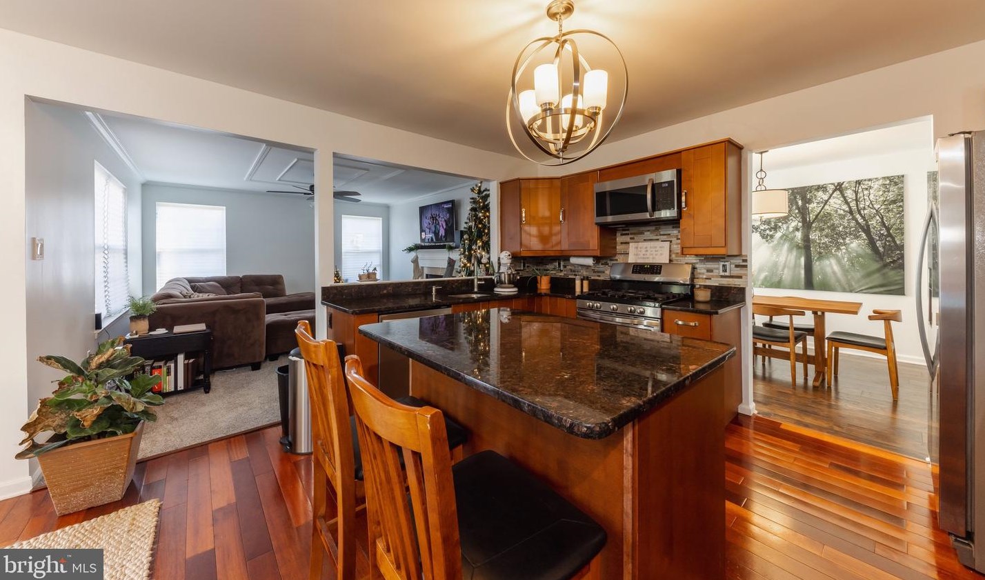 18 Bromley Ct, Waterford Township NJ  08004-2490 exterior