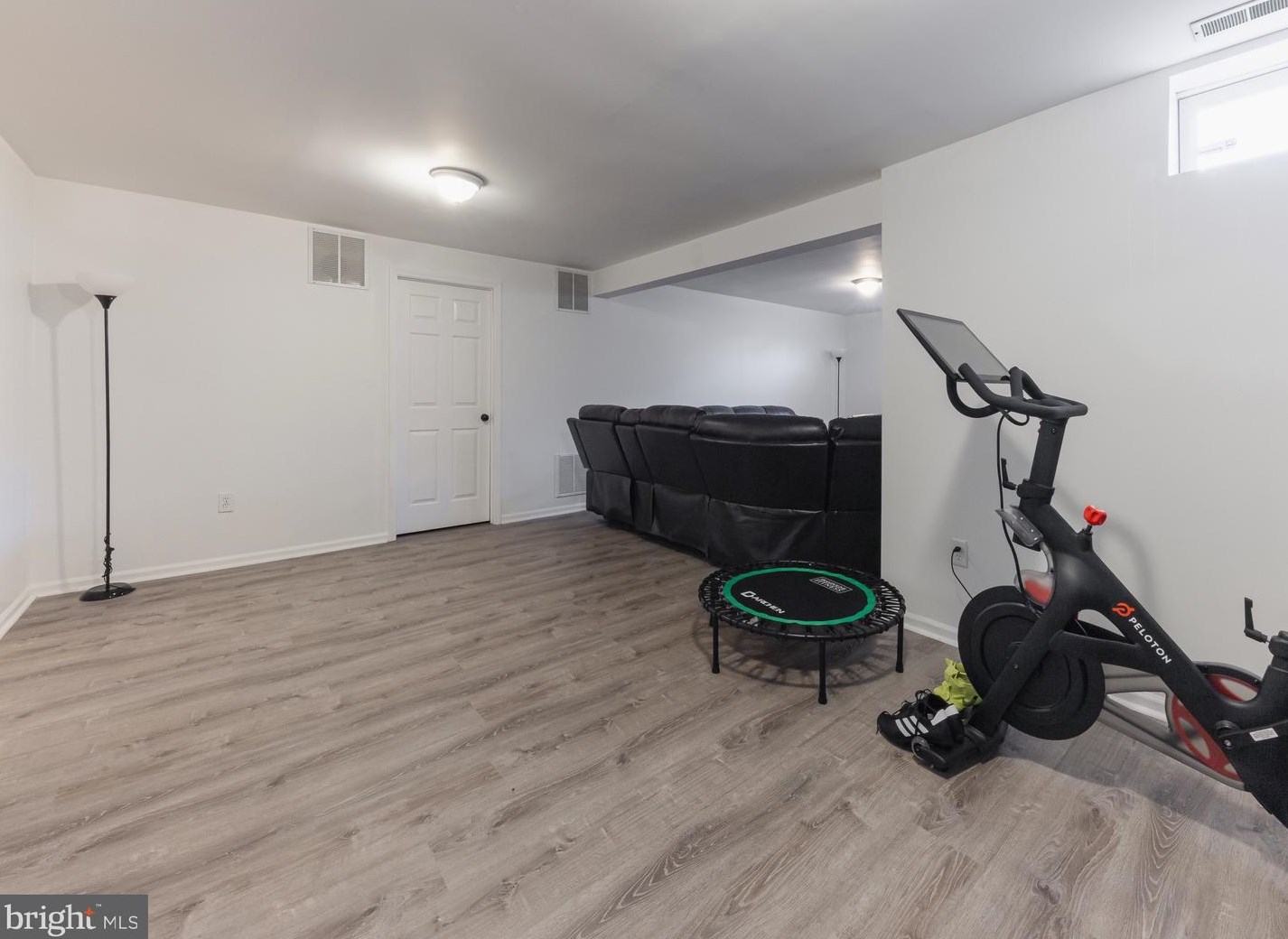 18 Bromley Ct, Waterford Township NJ  08004-2490 exterior