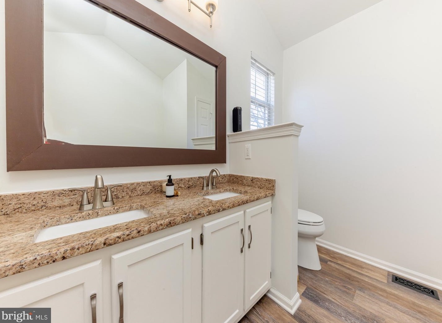 18 Bromley Ct, Waterford Township NJ  08004-2490 exterior