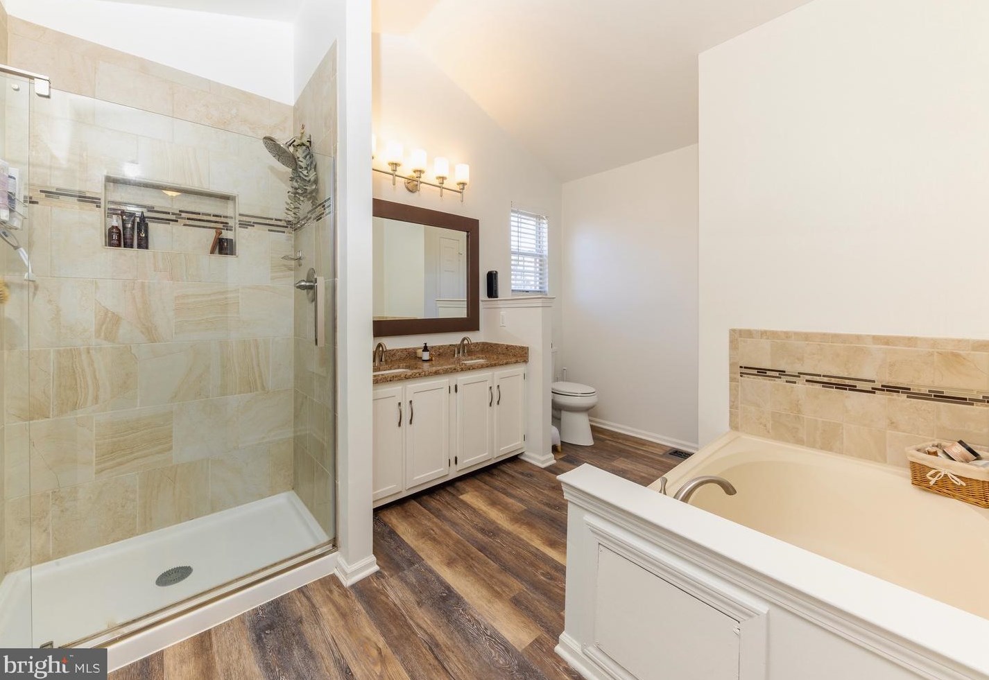 18 Bromley Ct, Waterford Township NJ  08004-2490 exterior