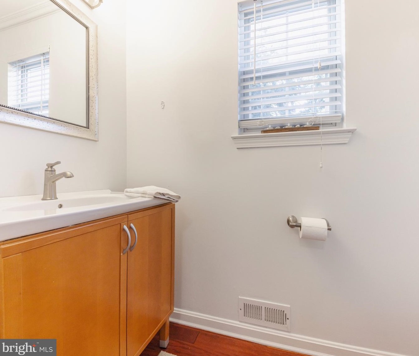 18 Bromley Ct, Waterford Township NJ  08004-2490 exterior