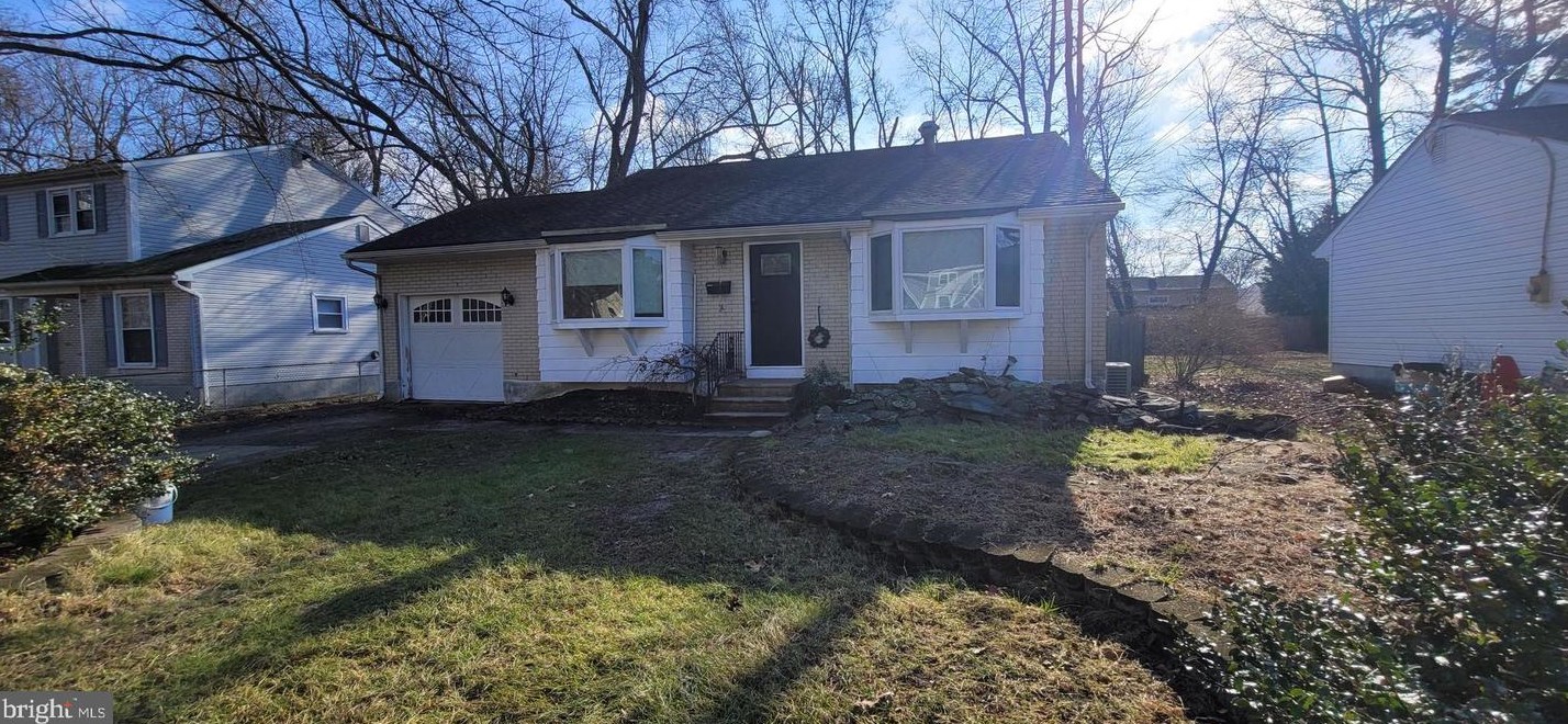 120 Stratford Ave, Stratford, NJ 08084