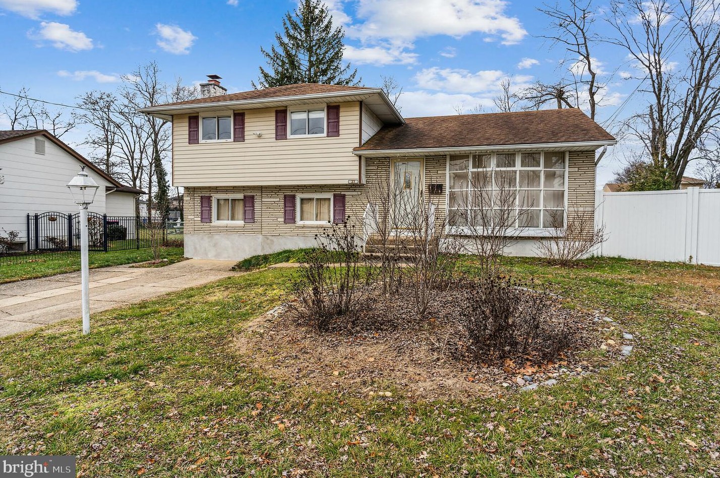 27 Lillian Pl, Glendora, NJ 08029-1747