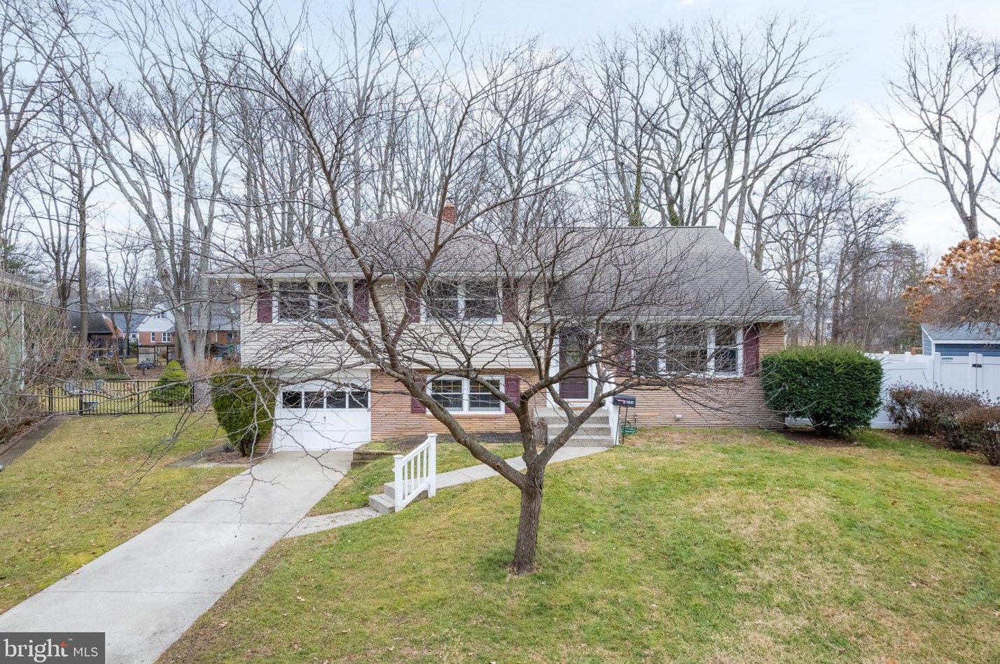 1221 Oakwood Rd, Tavistock, NJ 08033