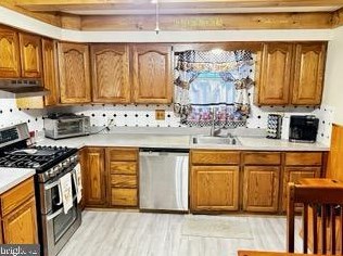 833 Devenney Dr, Gloucester, NJ 08031