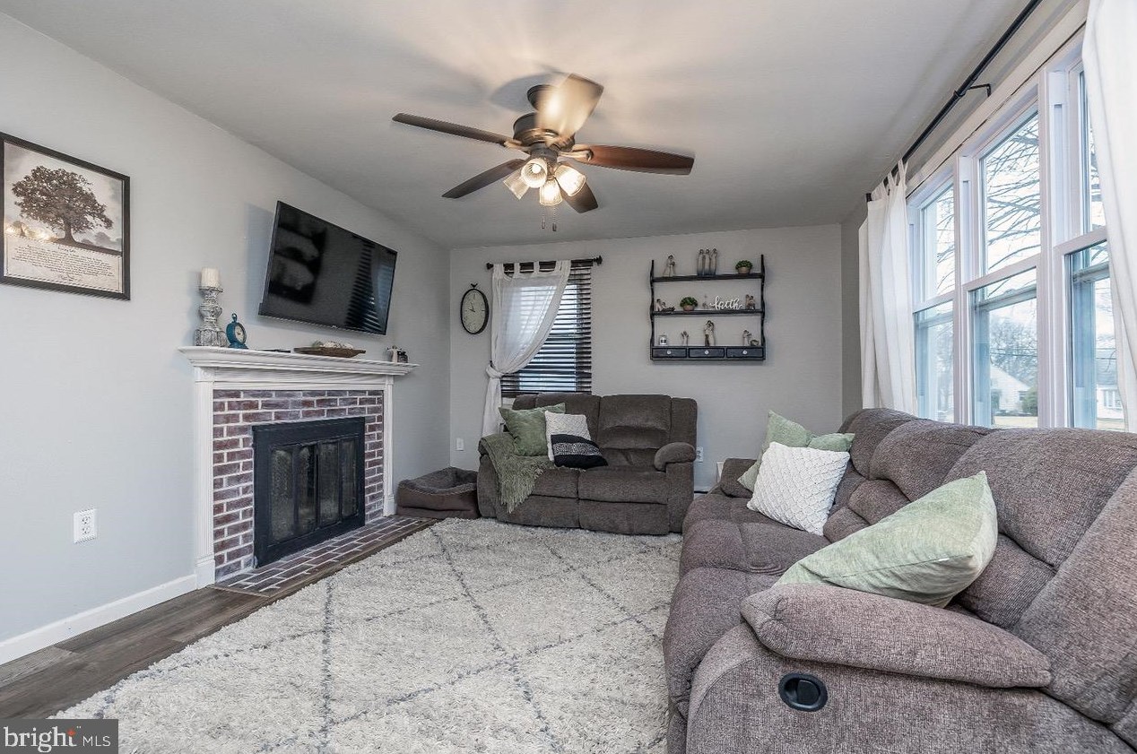 138 Moore Ave, Barrington, NJ 08007