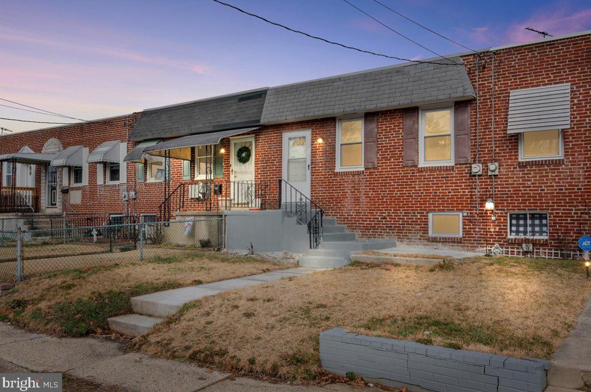 911 W Browning Rd, Gloucester, NJ 08031