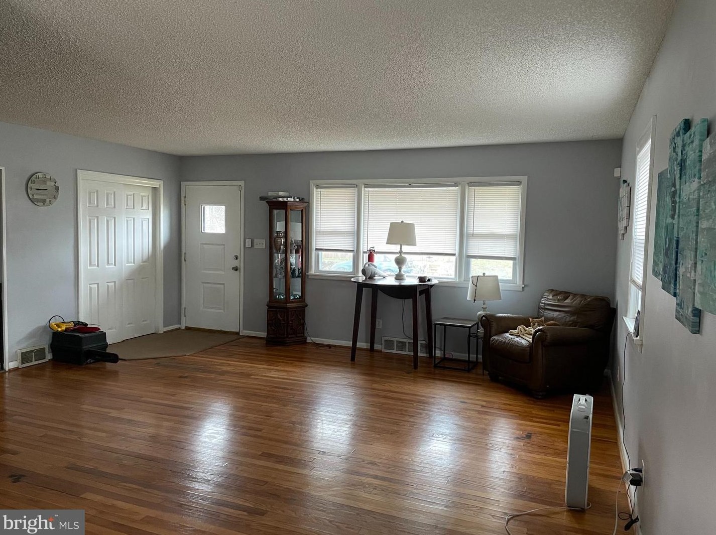38 5th Ave, Glendora, NJ 08029-1422