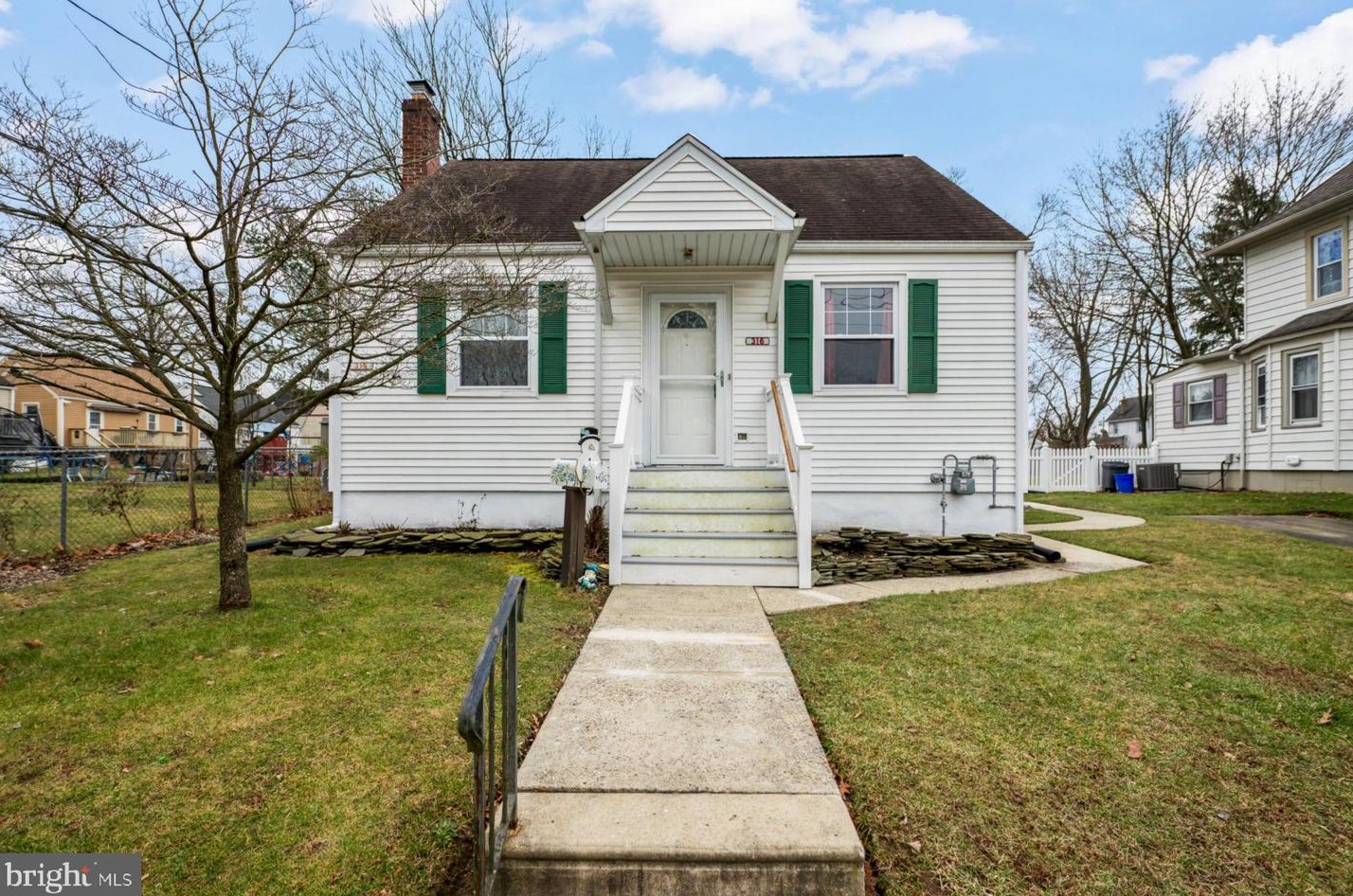 316 W Lincoln Ave, Magnolia, NJ 08049