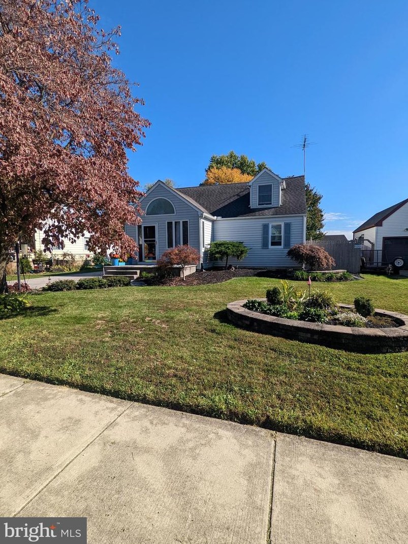 10 Whitman Ave, Stratford, NJ 08084