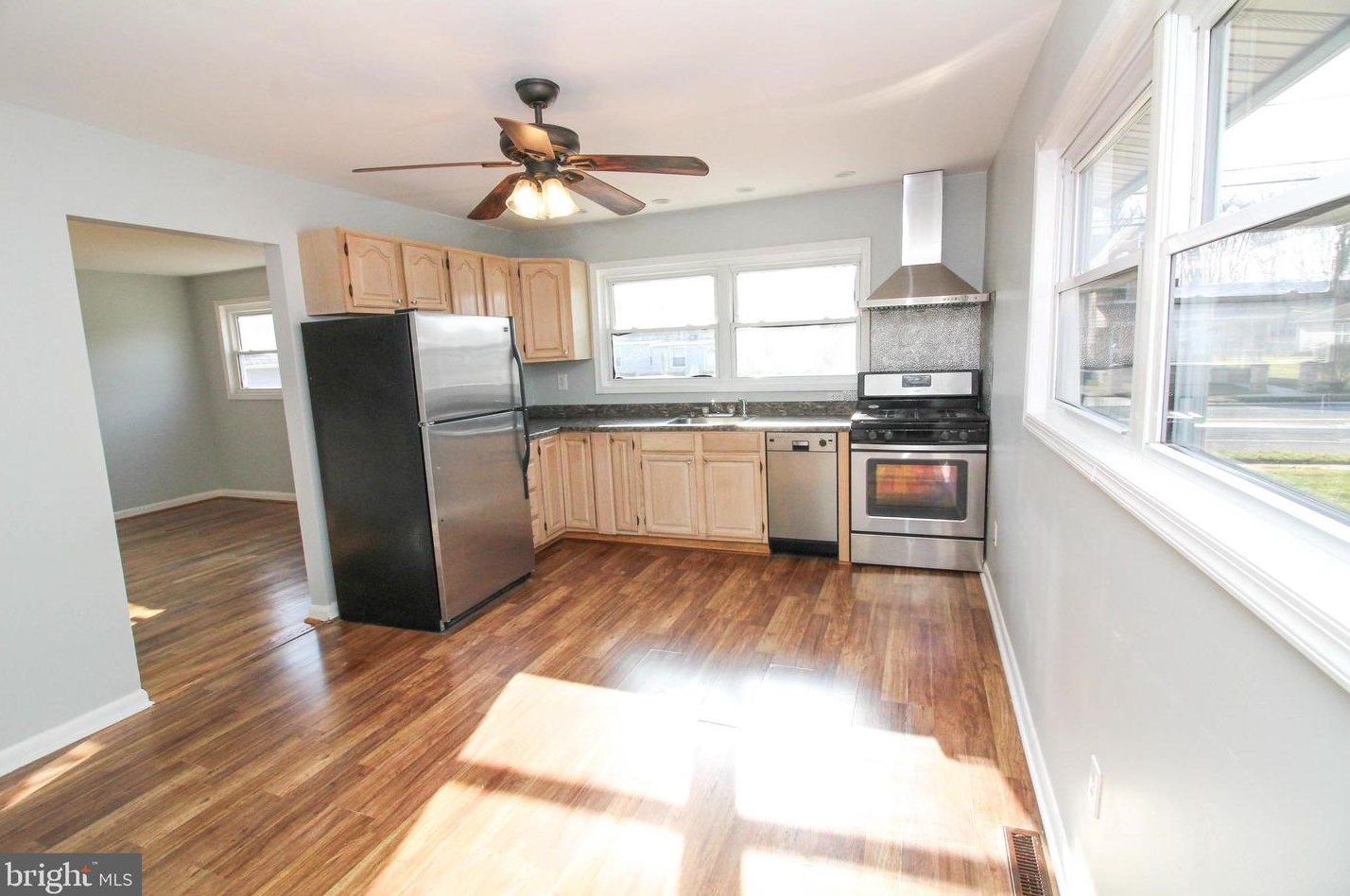 621 E Evesham Ave, Magnolia, NJ 08049