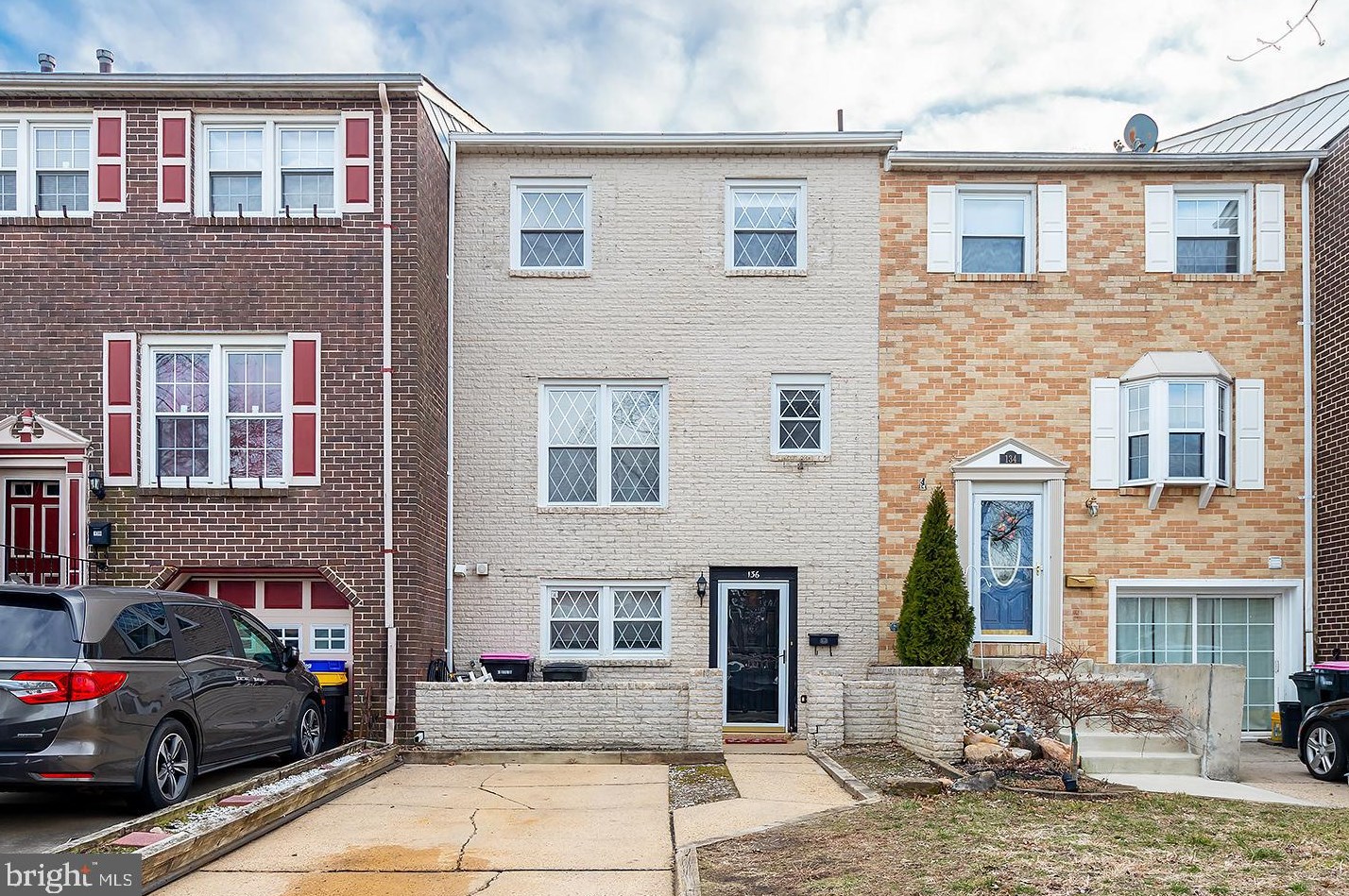 136 W Collins Ct, Blenheim, NJ 08012