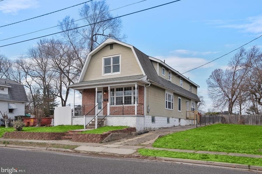 213 7th Ave, Glendora, NJ 08029-1523
