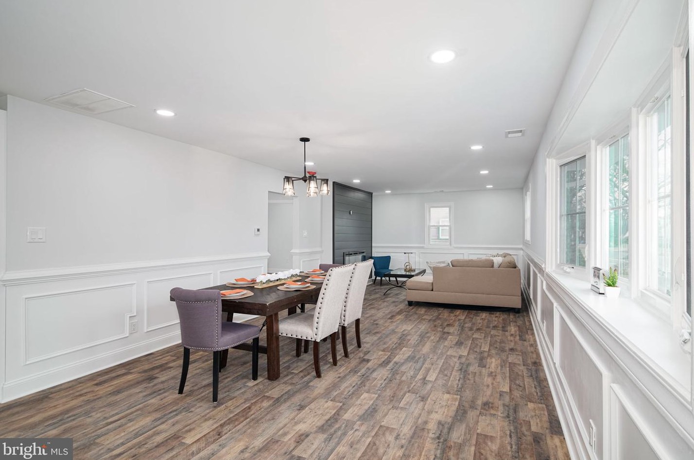 216 S Moore Ave, Barrington, NJ 08007
