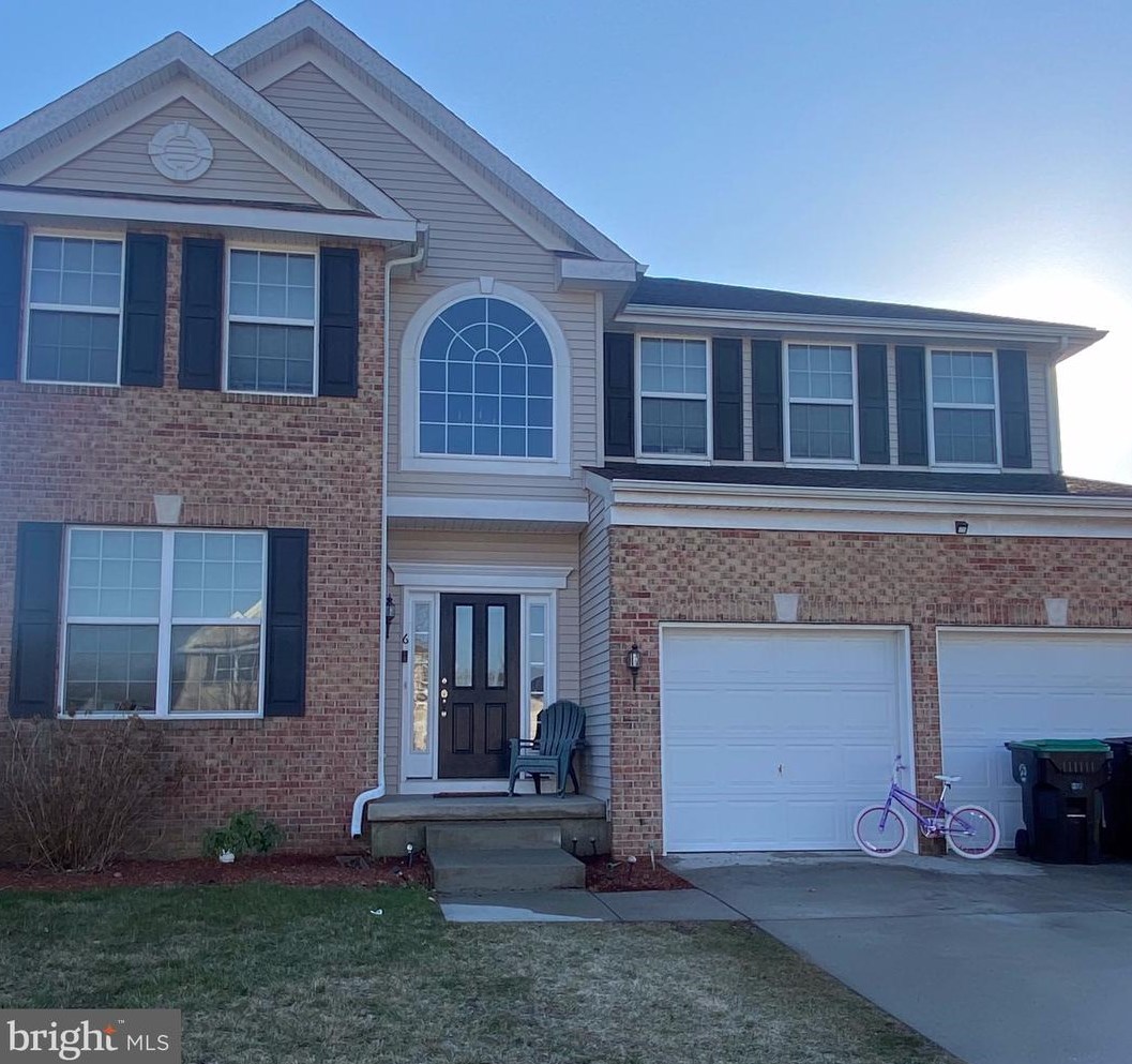 6 Kensington Ln, Berlin Boro, NJ 08009