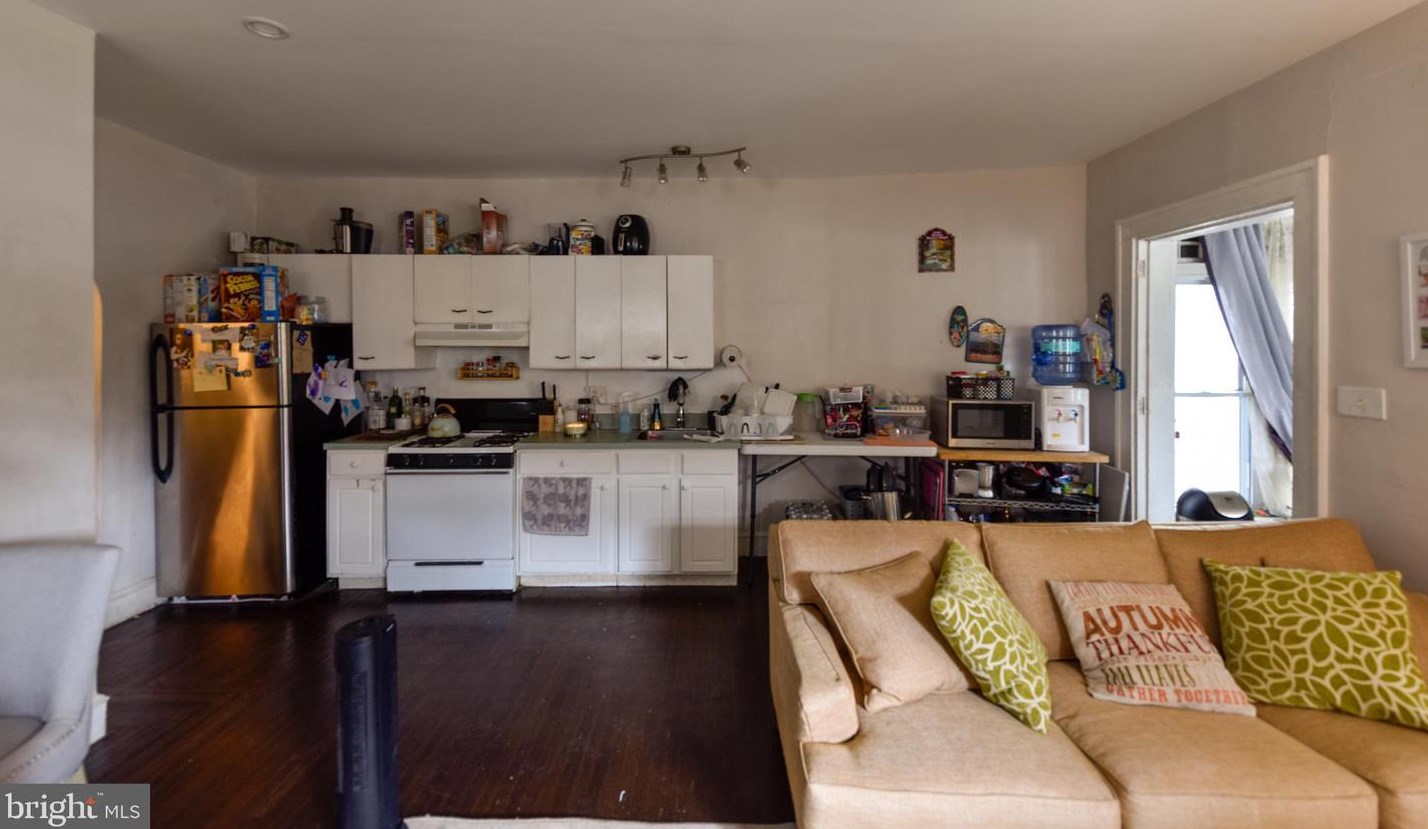 122 White Horse Pike, Camden, NJ 08107