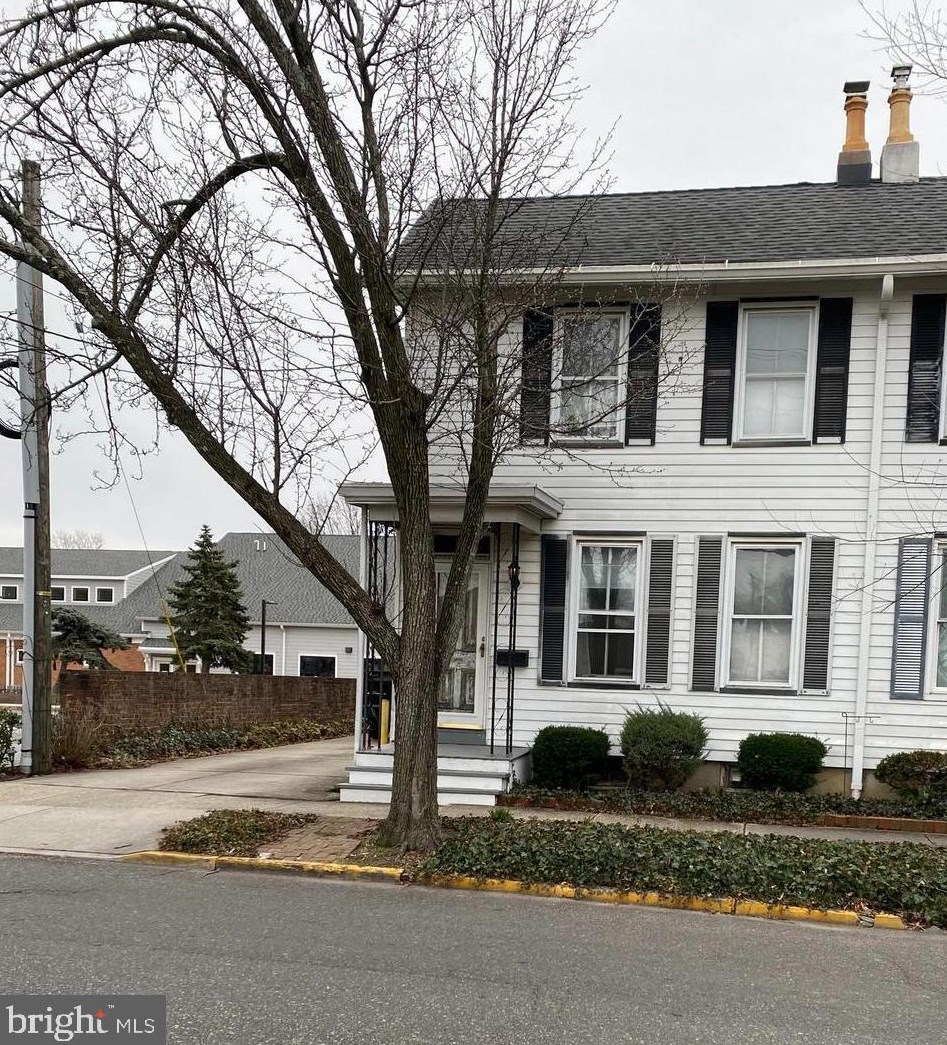 17 Walnut St, Tavistock, NJ 08033