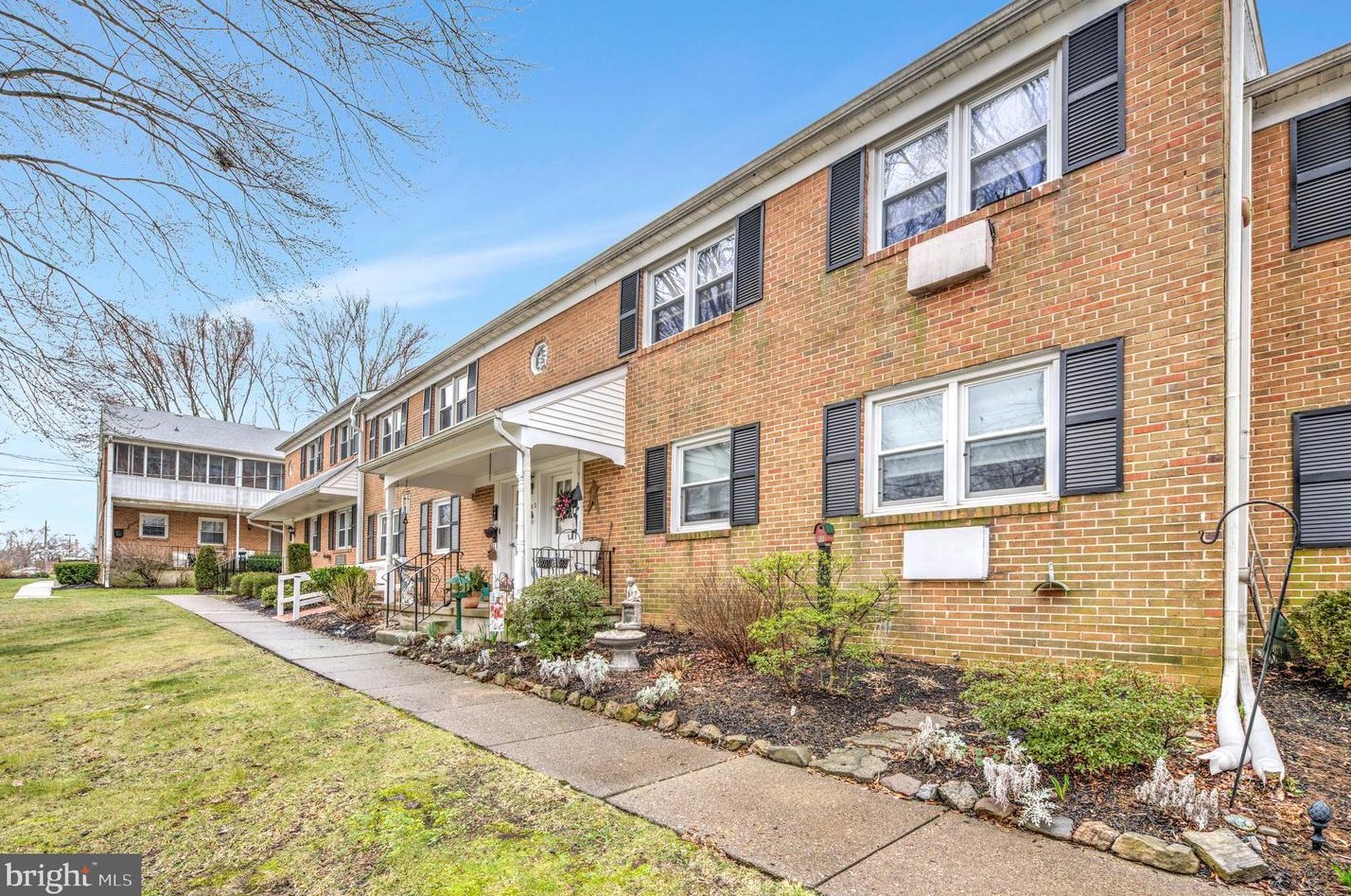202 Warwick Rd #d, Stratford, NJ 08084