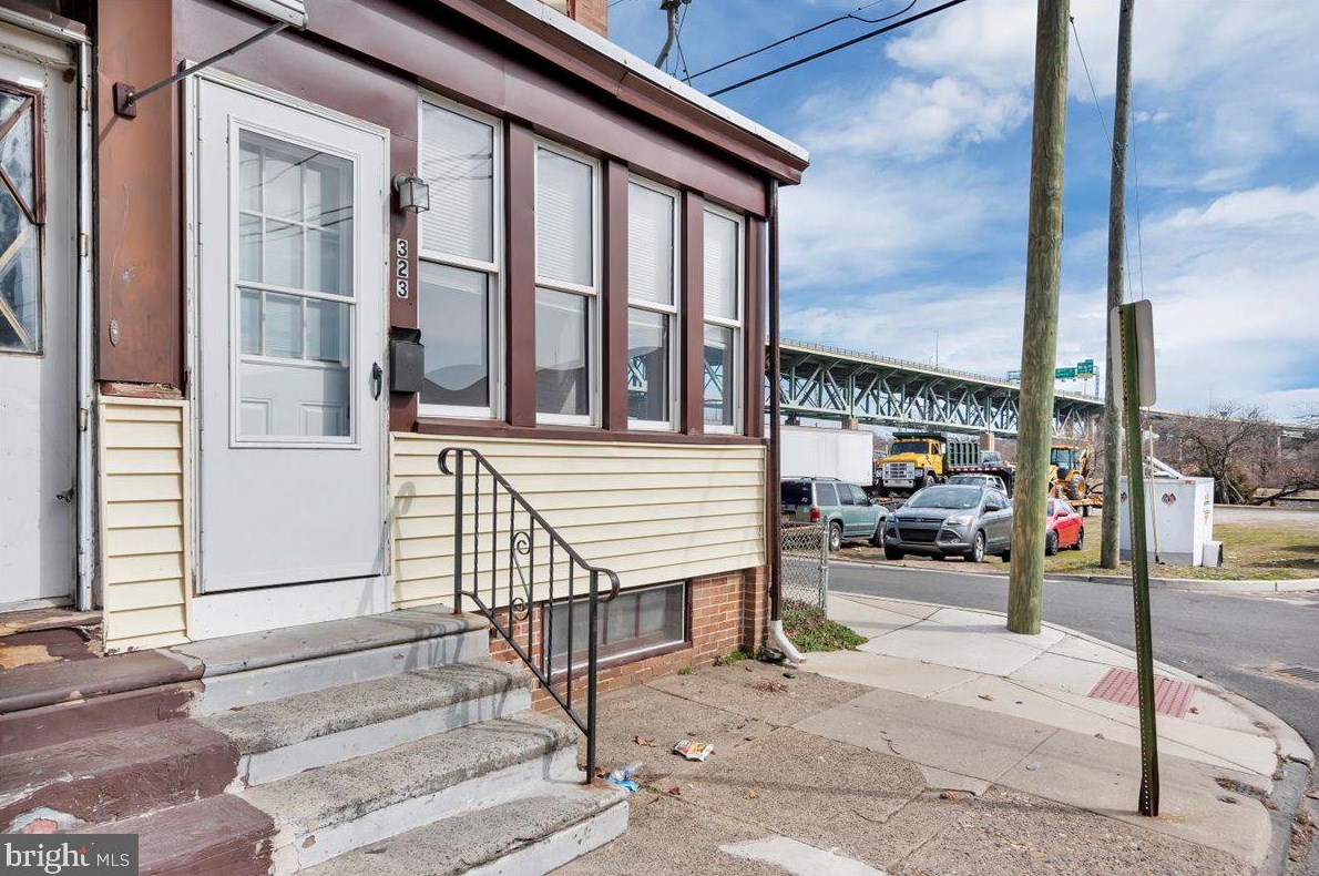 323 Warren St, Gloucester, NJ 08030