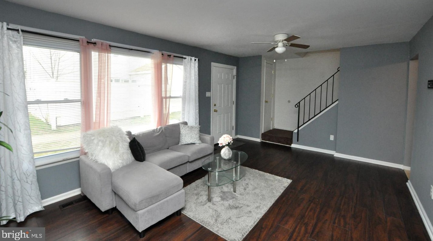 4 Longbow Ct, Erial, NJ 08081